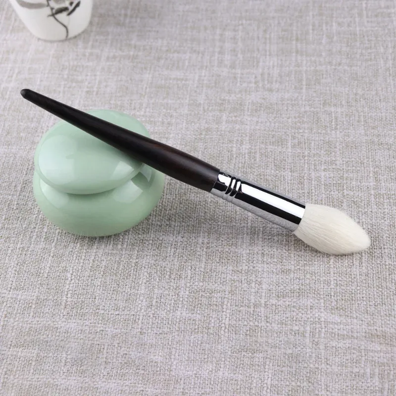 Cọ trang điểm thủ công chuyên nghiệp G033 Cọ đánh bóng thon gọn Bàn chải trang điểm lông dê mềm Saikoho