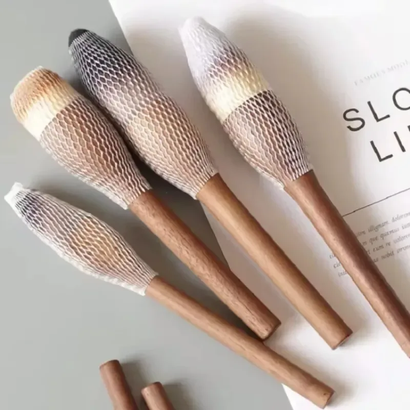 Nya sminkborstar med retro trähandtag Supermjuka valnötslösa Powder Blush Foundation Konturborste Kosmetiska sminkverktyg