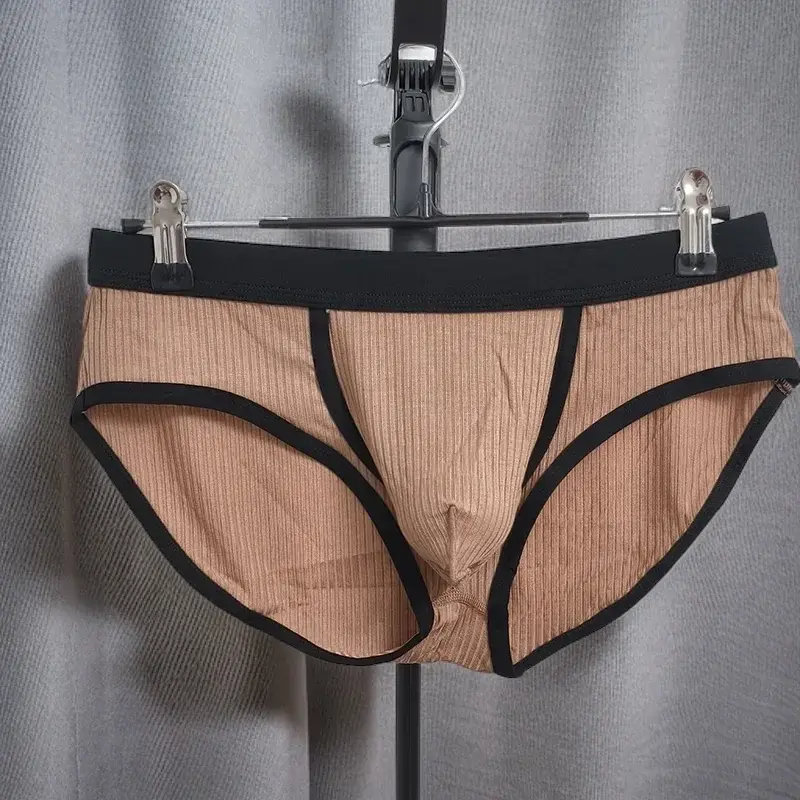 Men's briefs with fashionable and sexy underpants and large pockets