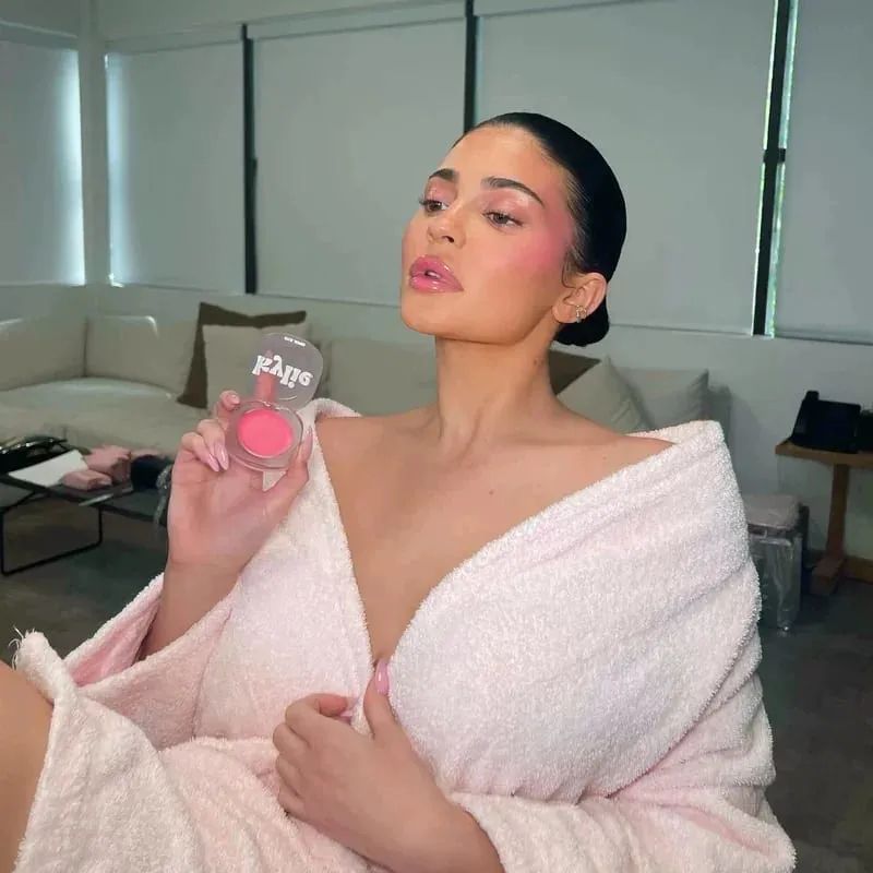 Kylie Glow Balm Multi-guna Krim Perona Pipi Dewy Pewarna Pipi Pelembab Wajah Stabilo Cahaya Alami Perona Pipi Kosmetik Rias untuk Wanita