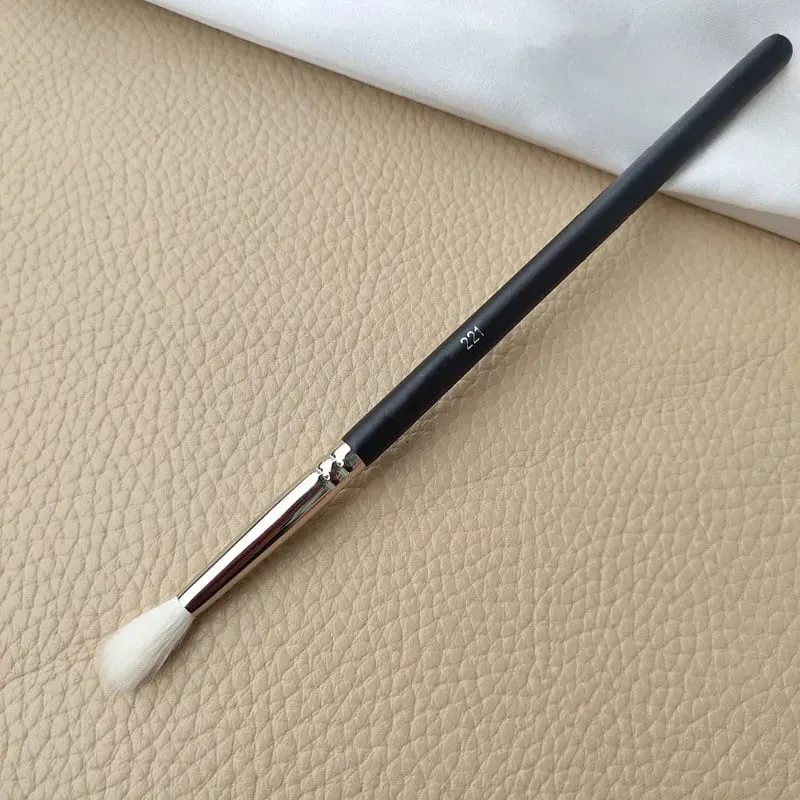 1pc M-serie make-upborstels Poedercontour Oogschaduw Make-upborstel Dierenhaar Houten handvat Hoge kwaliteit cosmetisch hulpmiddel Kunstenaar