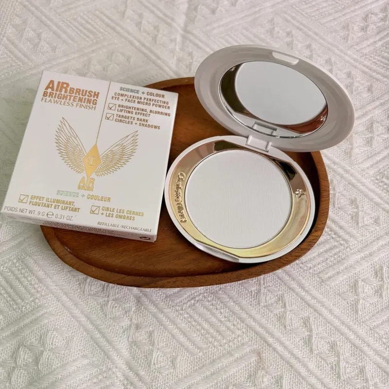 Charlotte Tilbury Cosmetics Flawless Liquid Highlighter Ενυδατώνει την επιδερμίδα Πολυτελής Παλέτα Σατέν-ματ Shimmer Μεταλλικά φινιρίσματα