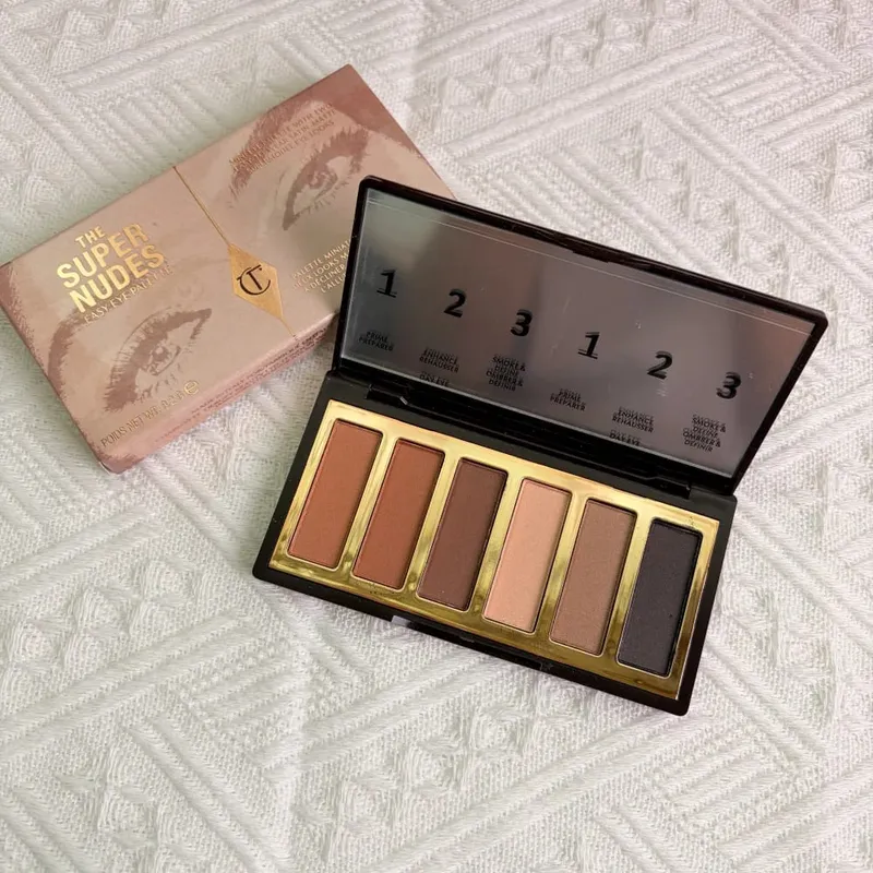 Charlotte Tilbury Cosmetics Flawless Liquid Highlighter Ενυδατώνει την επιδερμίδα Πολυτελής Παλέτα Σατέν-ματ Shimmer Μεταλλικά φινιρίσματα