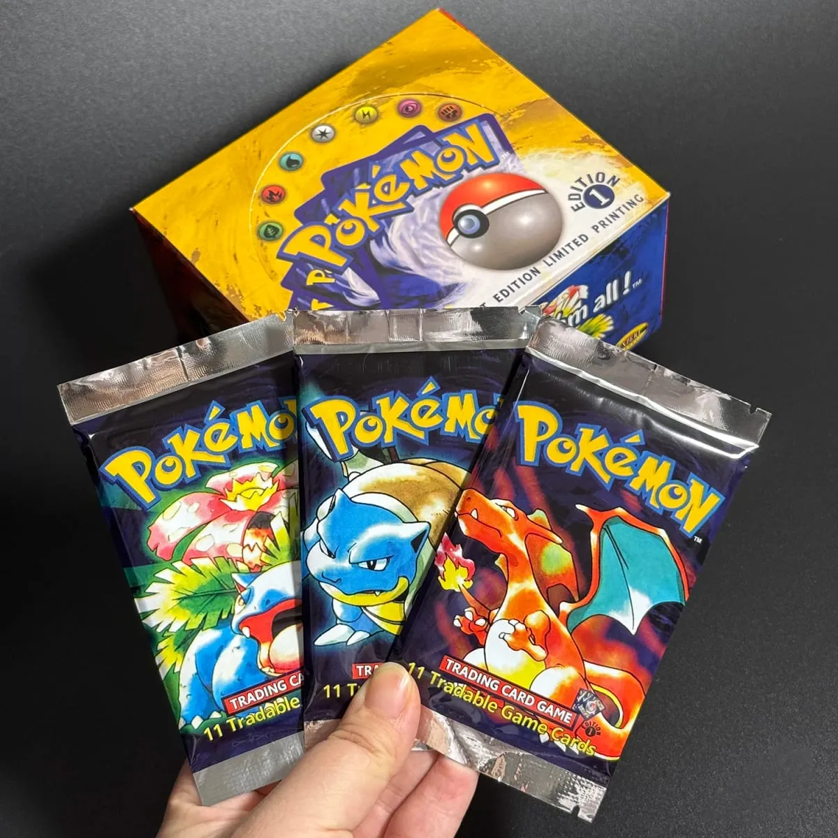 1ST Edition Base Set 1999 Booster Pack TCG Base Set Απεριόριστες κάρτες παιχνιδιών Pokemon Charizard Blastoise Venusaur PTCG Collectible