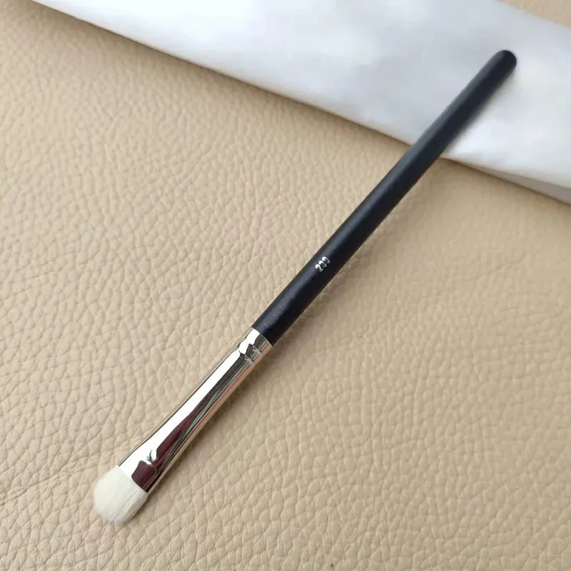 1pc M-serie make-upborstels Poedercontour Oogschaduw Make-upborstel Dierenhaar Houten handvat Hoge kwaliteit cosmetisch hulpmiddel Kunstenaar