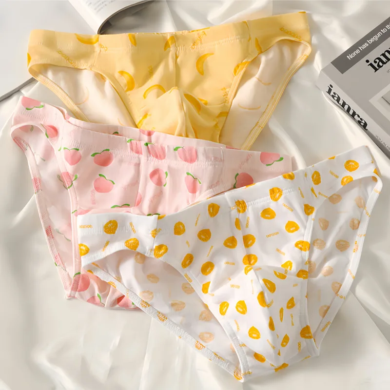 Three-pack of men's cute and personalized fruit-print cotton comfortable skin-friendly briefs, breathable low-rise home casual underwear for young men