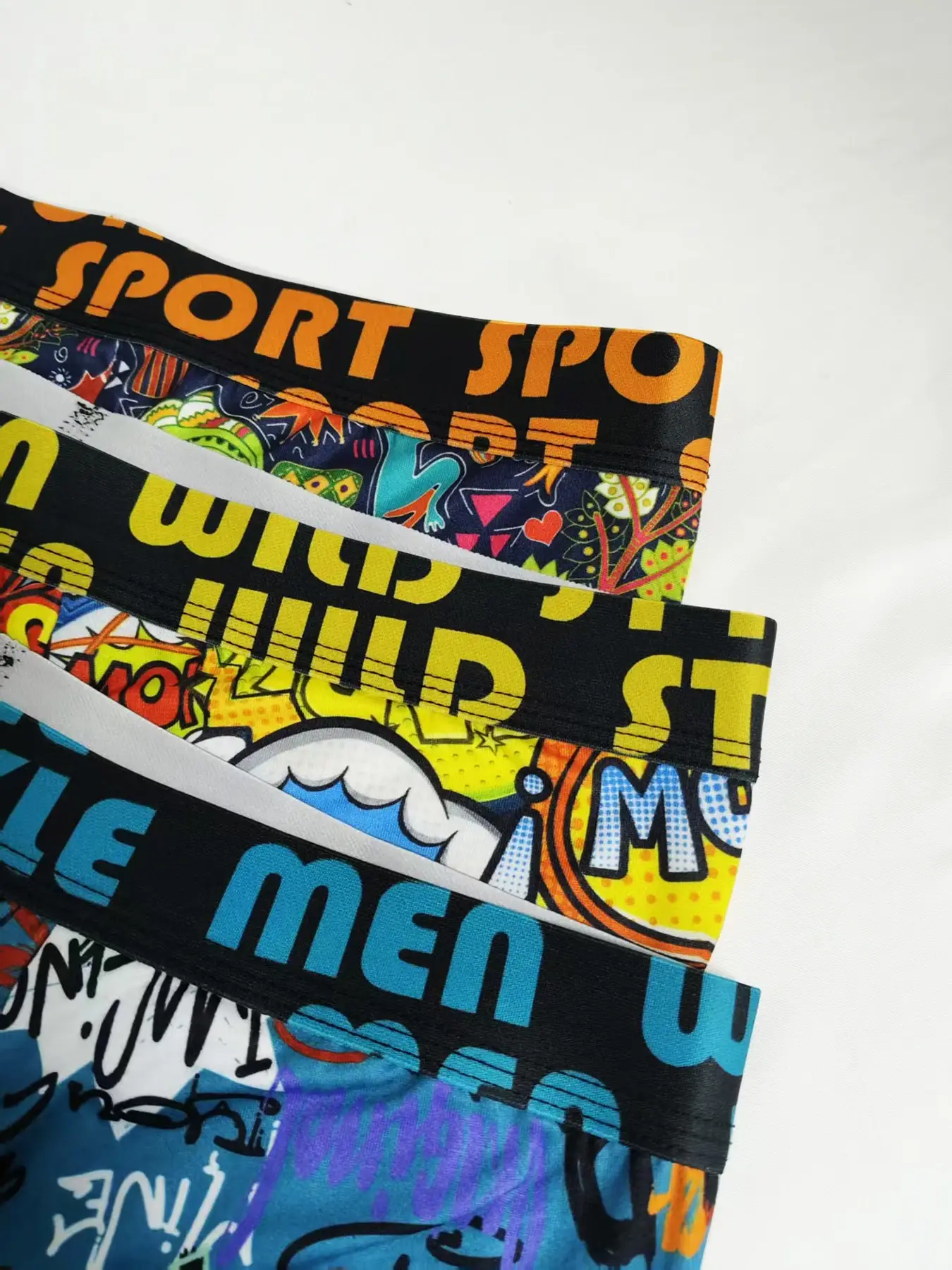 Men's Fun Graffiti Printed Boxer Shorts Random 5-Piece Set, Trendy, Personalized, Comfortable and Breathable Four-Corner Pants