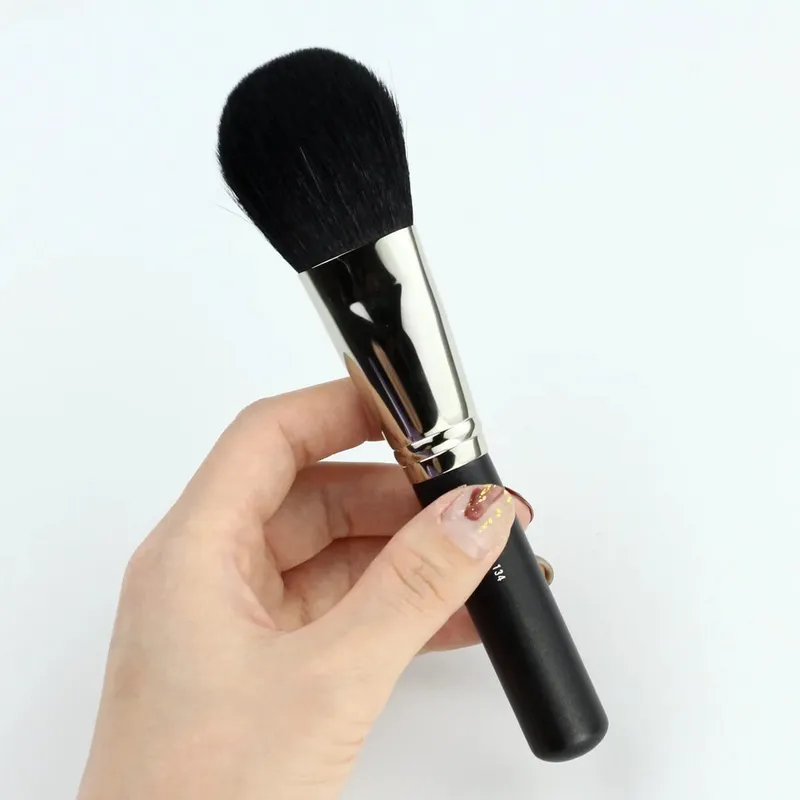 1pc M-serie make-upborstels Poedercontour Oogschaduw Make-upborstel Dierenhaar Houten handvat Hoge kwaliteit cosmetisch hulpmiddel Kunstenaar