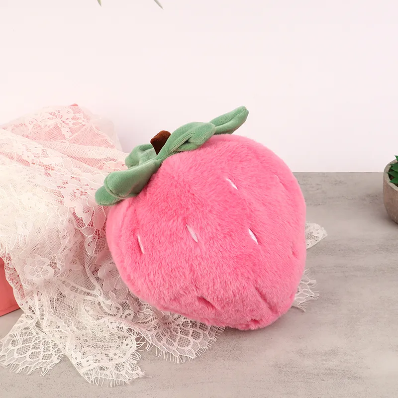 Mainan Bantal Stroberi Super Lembut Kreatif Ringan Boneka Bantal Stroberi Lucu Ornamen Boneka Dekoratif Rumah untuk Hadiah Anak Perempuan