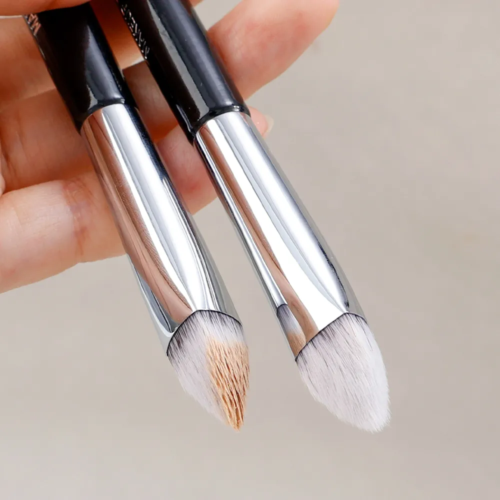 1Pcs Triangle Cone Concealer Brush Lacrimal Sulcus Cover Dark Circles Concealer Makeup Brushes Propesyonal na Makeup Beauty Tools