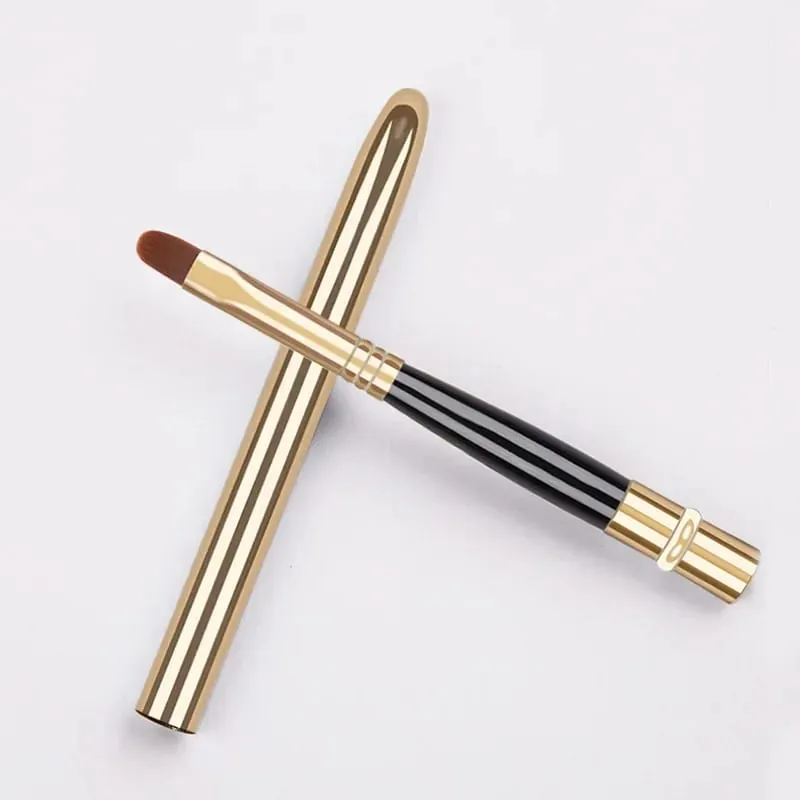 Draagbare zilveren lippen make-up kwast pen metalen handvat cosmetische lipgloss lippenstift lipgloss borstel met beschermkap make-up kwasten