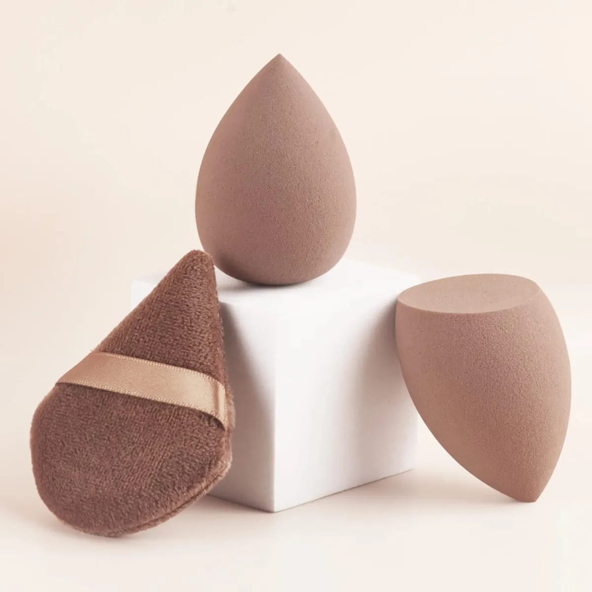 8 Buah Set Kuas Rias Kopi Coklat Kuas Eyeshadow Foundation Perona Pipi Bedak dengan Puff Segitiga