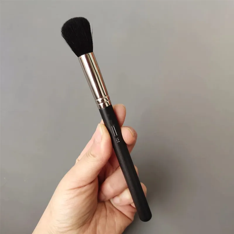 1pc M-serie make-upborstels Poedercontour Oogschaduw Make-upborstel Dierenhaar Houten handvat Hoge kwaliteit cosmetisch hulpmiddel Kunstenaar
