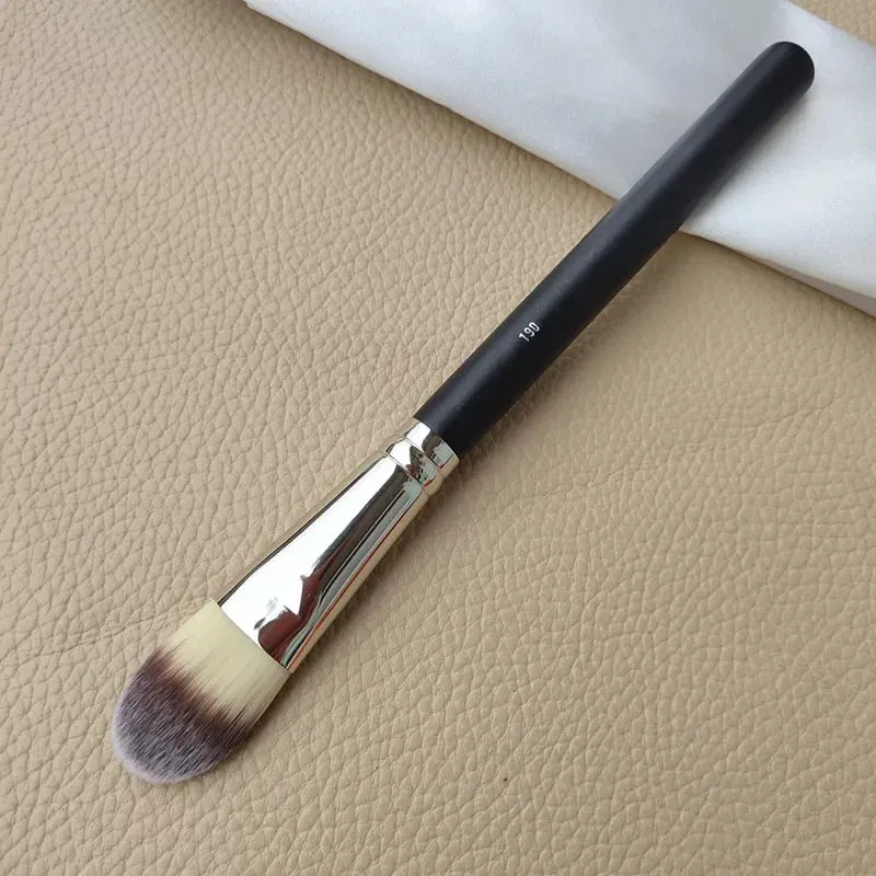1pc M-serie make-upborstels Poedercontour Oogschaduw Make-upborstel Dierenhaar Houten handvat Hoge kwaliteit cosmetisch hulpmiddel Kunstenaar