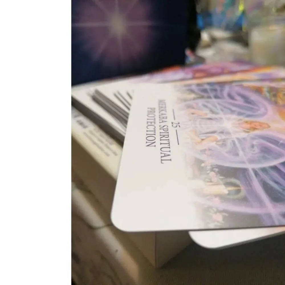Lightworker Oracle: Gabay at Empowerment para sa mga Mahilig sa Liwanag