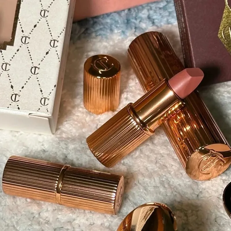 Set Rias CT Terlaris Palet Eyeshadow Empat Warna Bedak Pengaturan Matte Kosmetik Lipstik Kelas Atas Efek Concealer Wajah