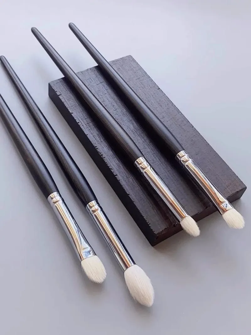 Kuas Rias Eyeshadow Mewah Alami Halus Rambut Kambing Eboni Menangani Kuas Pencampur Eye Shadow Alat Kecantikan