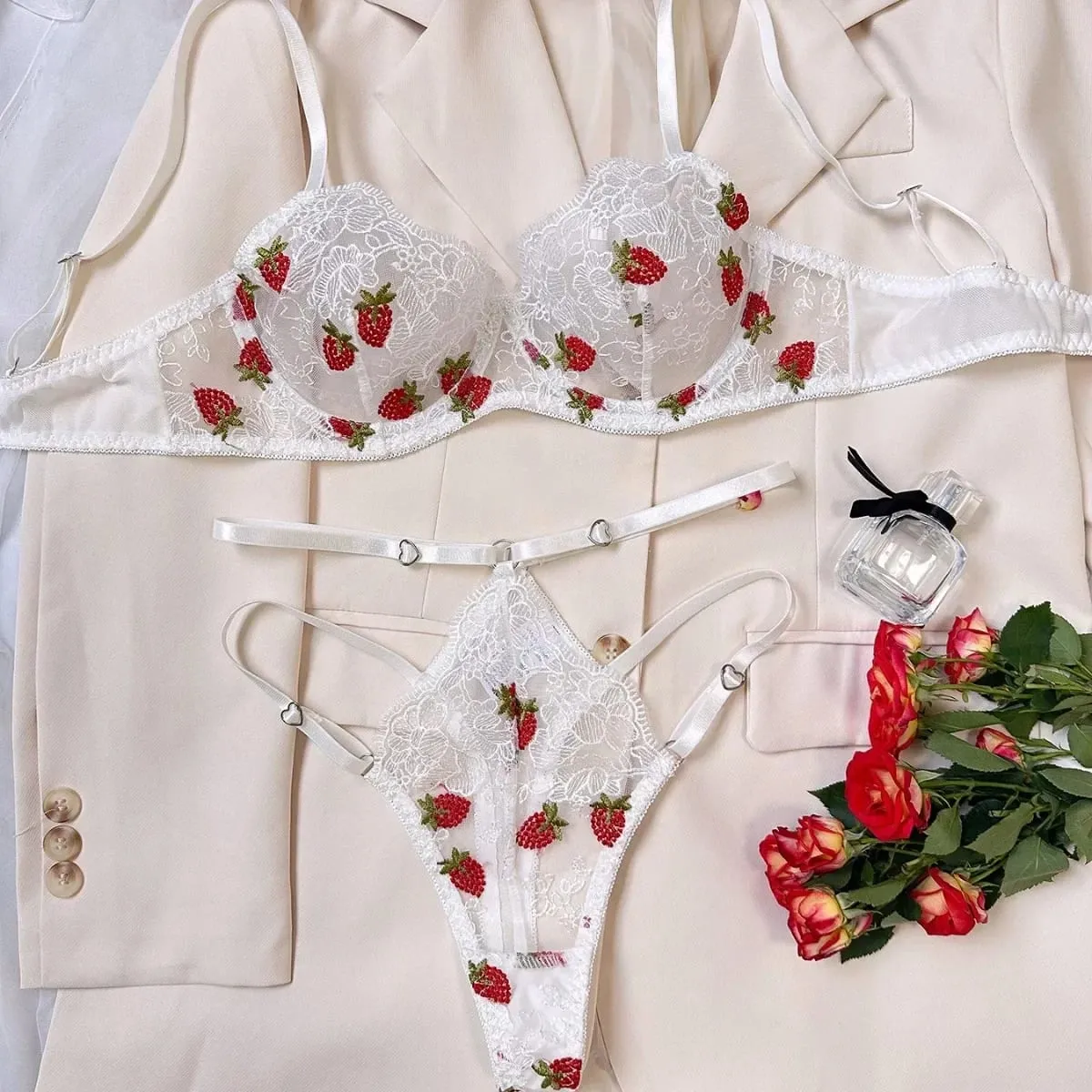 Pakaian Dalam Perspektif Bordir Stroberi Gadis Seksi dengan Cincin Baja Celana Bra Setelan Pakaian Eksotis Transparan Manis Wanita