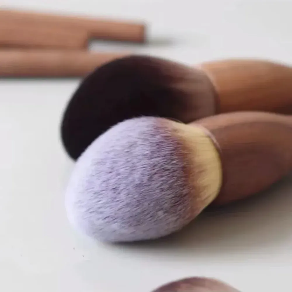 Nya sminkborstar med retro trähandtag Supermjuka valnötslösa Powder Blush Foundation Konturborste Kosmetiska sminkverktyg