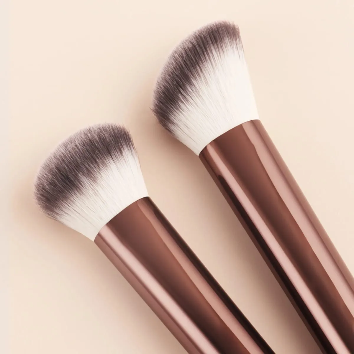 8 Buah Set Kuas Rias Kopi Coklat Kuas Eyeshadow Foundation Perona Pipi Bedak dengan Puff Segitiga