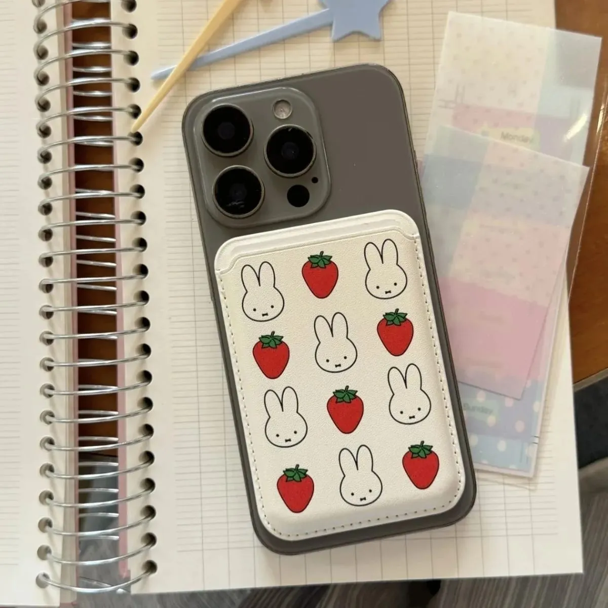 Casing Kartu Magnetik Kelinci Miffy Kawaii Casing Kartu Miffy Anjing Garis Kartun Lucu Cocok untuk 16Promax 15Pro 14Plus