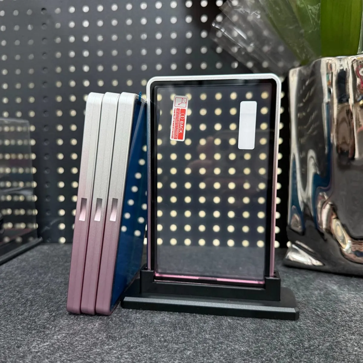 Casing Logam Tempat Pelindung Kartu Perdagangan Aloi Aluminium Warna Gradien Multiwarna untuk Kartu Bertingkat 35PT PSA CGC