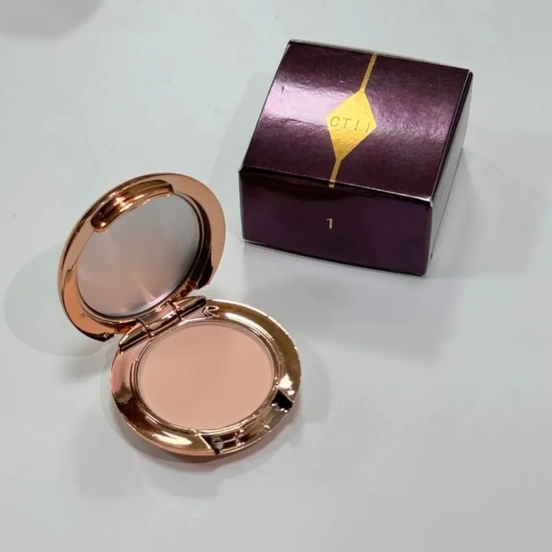 Charlotte Tilbury Cosmetics Flawless Liquid Highlighter Ενυδατώνει την επιδερμίδα Πολυτελής Παλέτα Σατέν-ματ Shimmer Μεταλλικά φινιρίσματα