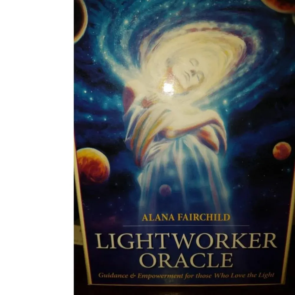 Lightworker Oracle: Gabay at Empowerment para sa mga Mahilig sa Liwanag