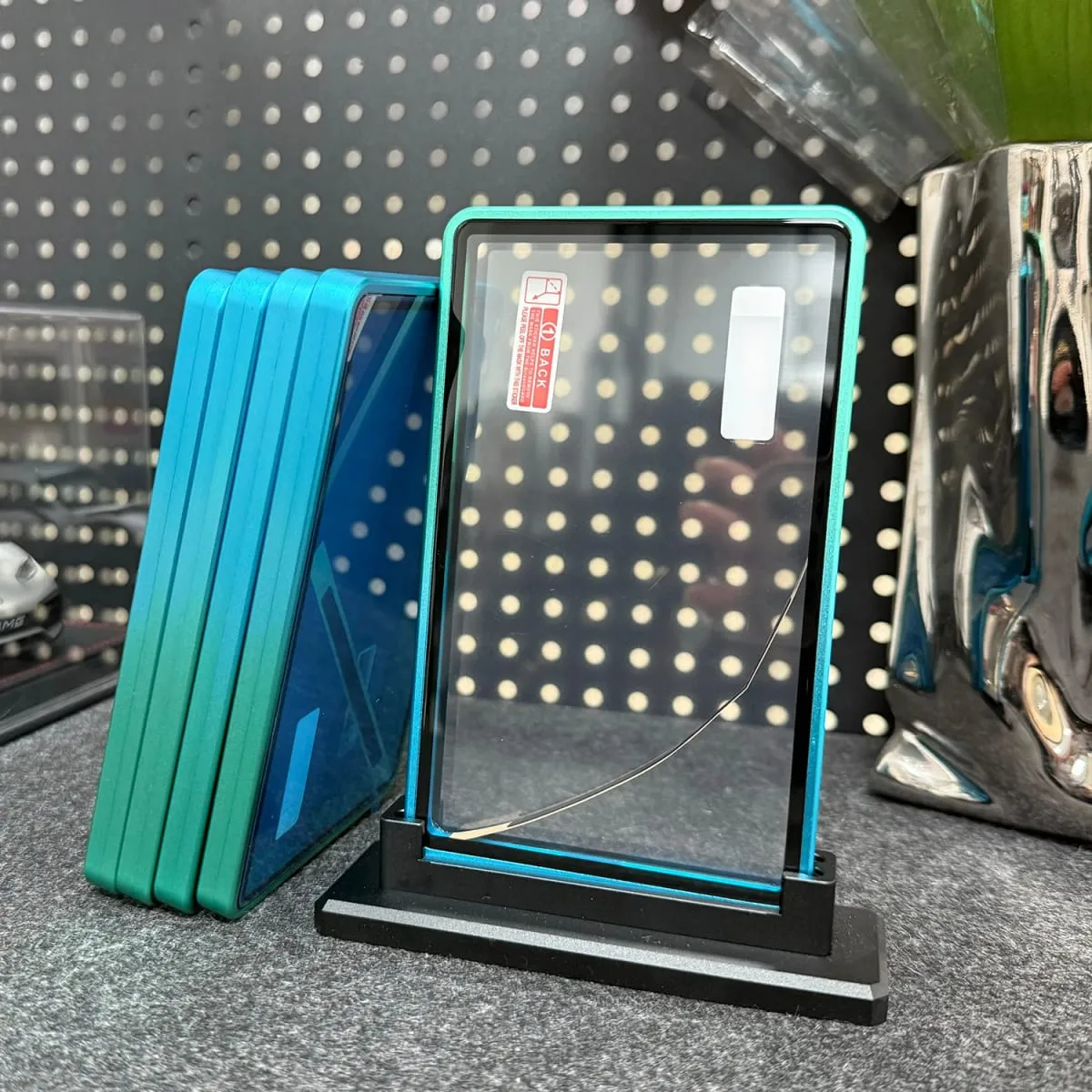 Casing Logam Tempat Pelindung Kartu Perdagangan Aloi Aluminium Warna Gradien Multiwarna untuk Kartu Bertingkat 35PT PSA CGC
