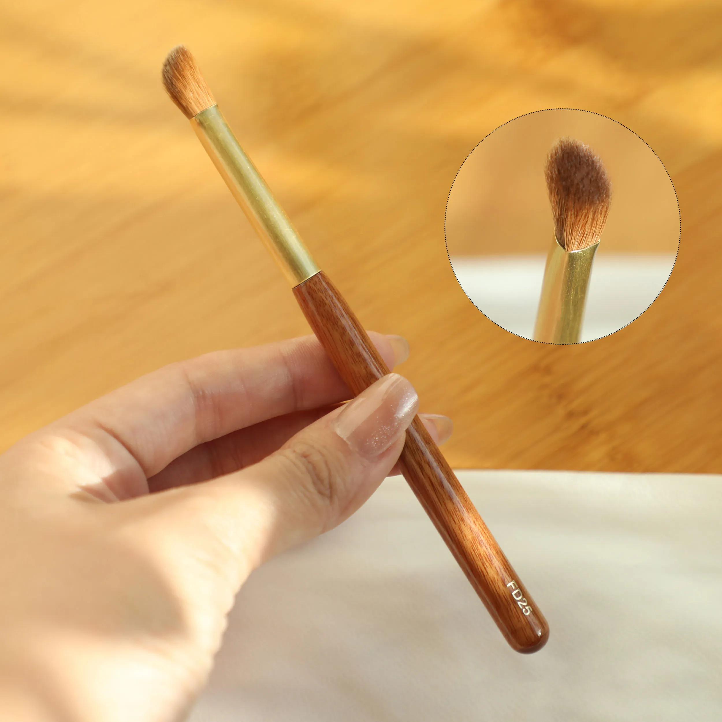 FD25 Kuas Highlighter Concealer Segitiga Rambut Musang Lembut Kuas Makeup Gagang Rosewood Afrika Kuas Makeup Kerajinan Tangan Pro