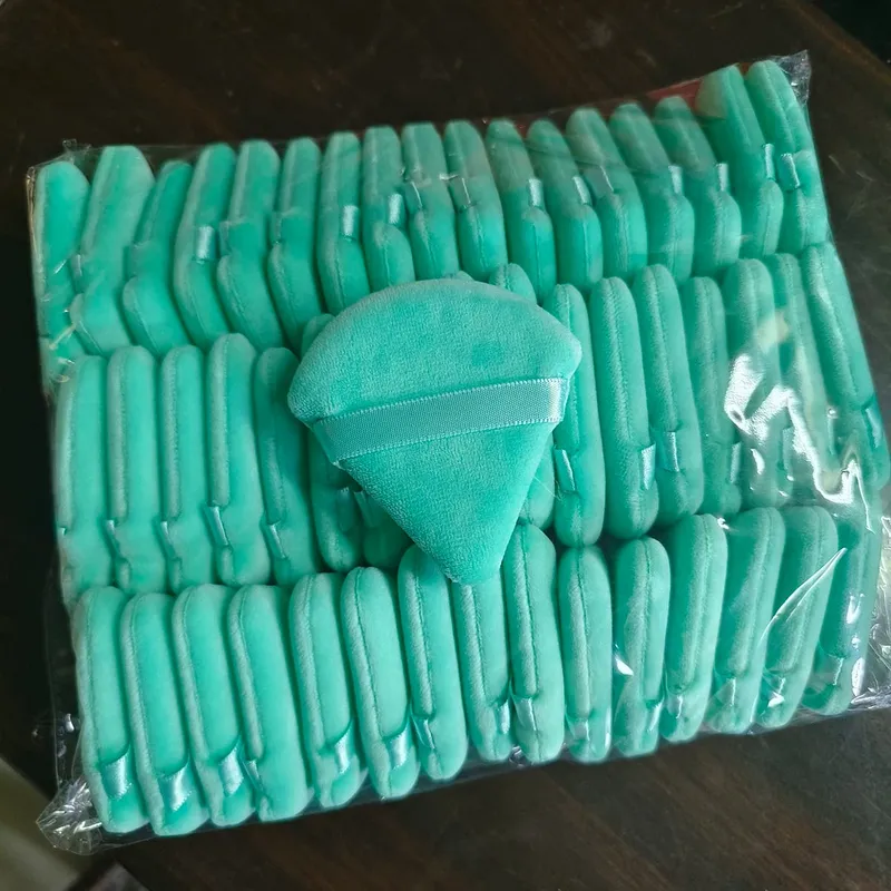 סיטונאי 50 יחידות משולש פאודר פאף מיני איפור פנים ספוג קוסמטיקה כותנה רכה פודר פאף פאף איפור קטיפה פאף רחיץ