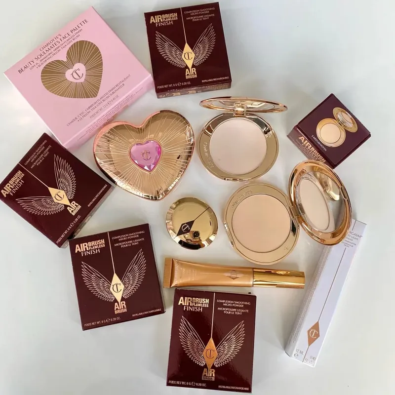 Charlotte Tilbury Cosmetics Flawless Liquid Highlighter Ενυδατώνει την επιδερμίδα Πολυτελής Παλέτα Σατέν-ματ Shimmer Μεταλλικά φινιρίσματα