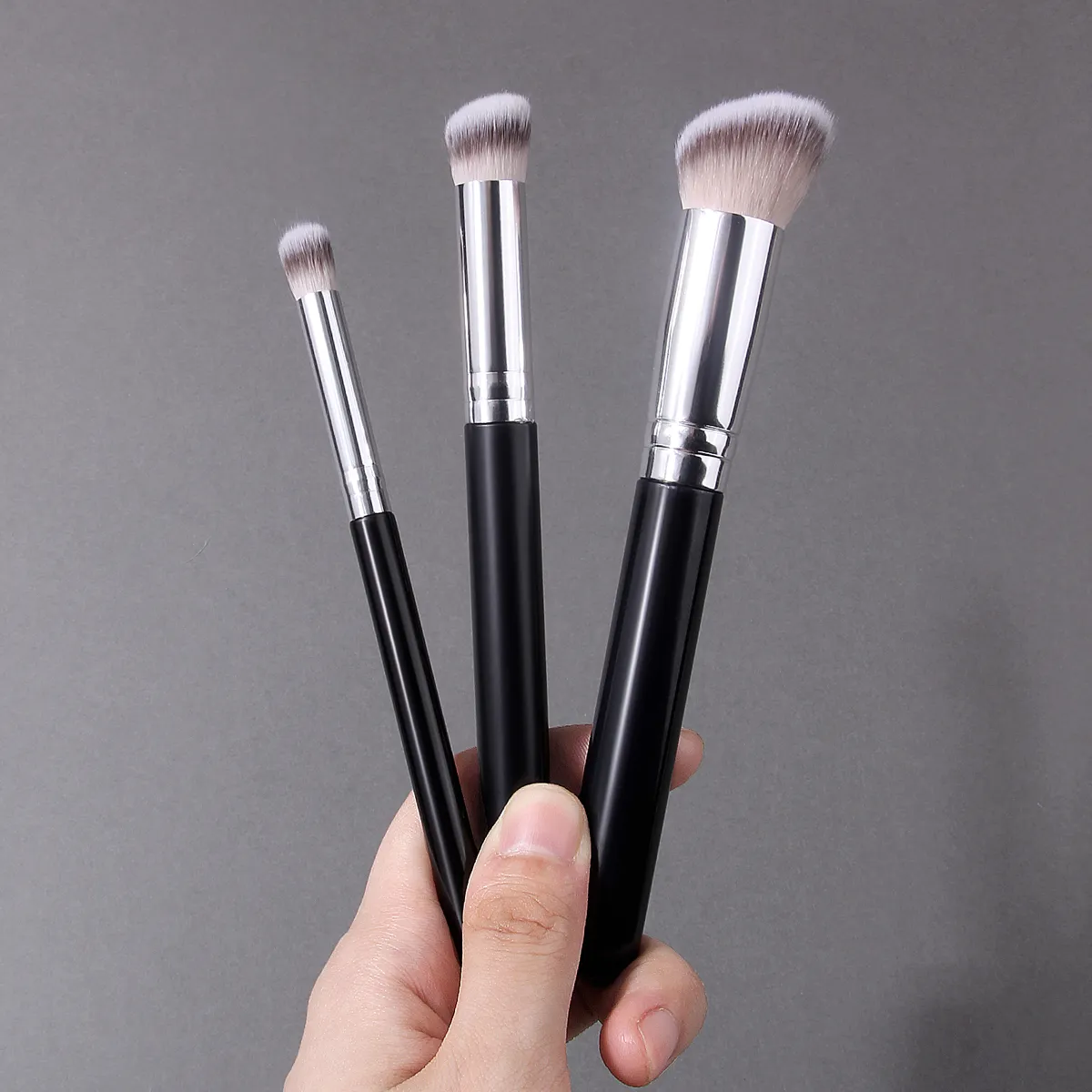 3 Buah Set Kuas Foundation & Concealer Profesional Sikat Rambut Padat untuk Foundation Cair Concealer Medium & Mini Sempurna