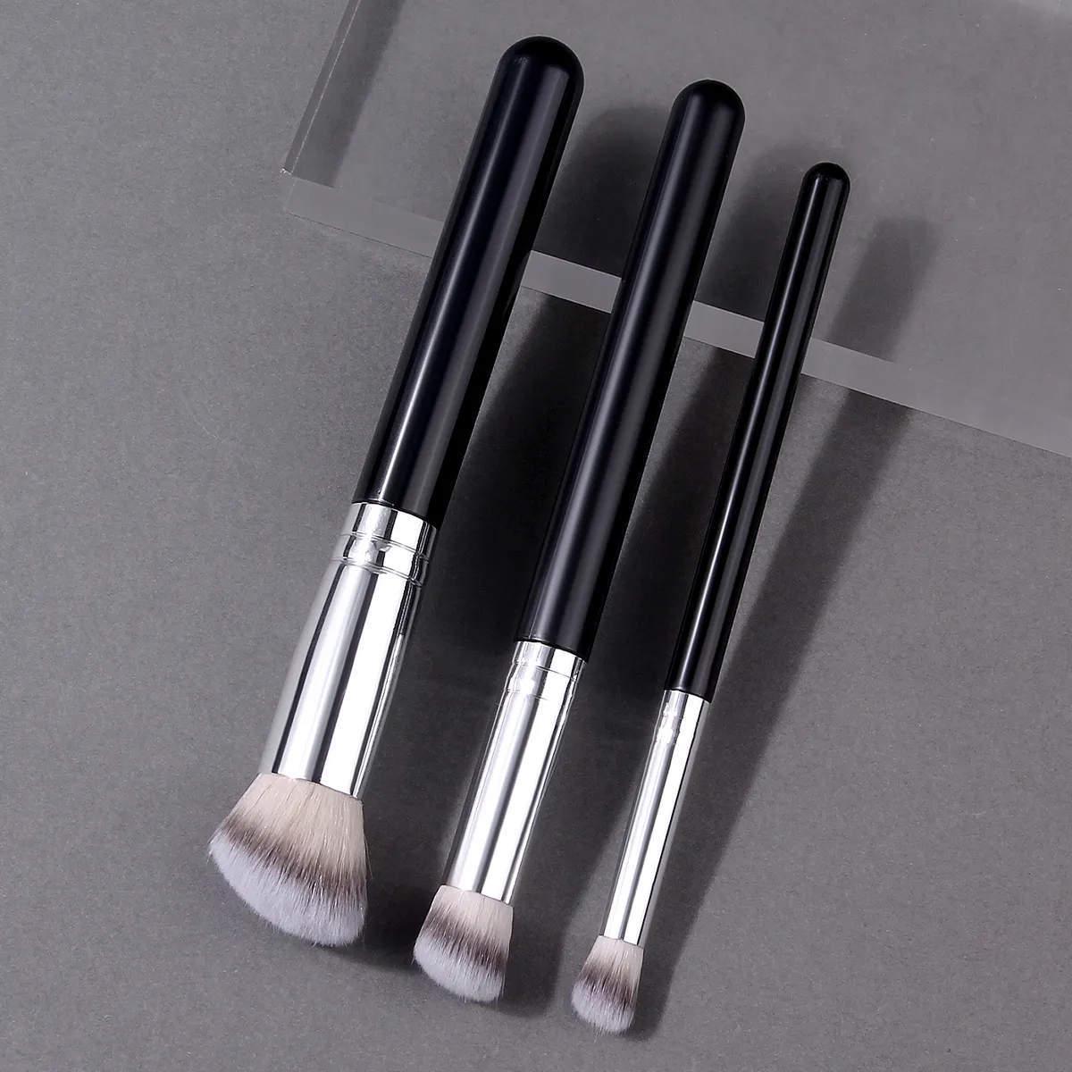 3 Buah Set Kuas Foundation & Concealer Profesional Sikat Rambut Padat untuk Foundation Cair Concealer Medium & Mini Sempurna