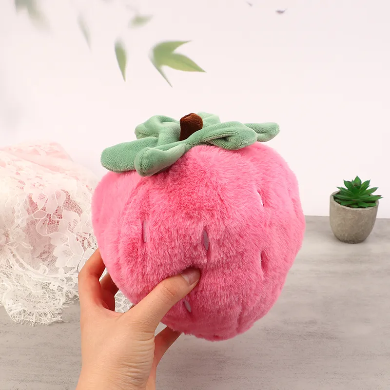 Mainan Bantal Stroberi Super Lembut Kreatif Ringan Boneka Bantal Stroberi Lucu Ornamen Boneka Dekoratif Rumah untuk Hadiah Anak Perempuan