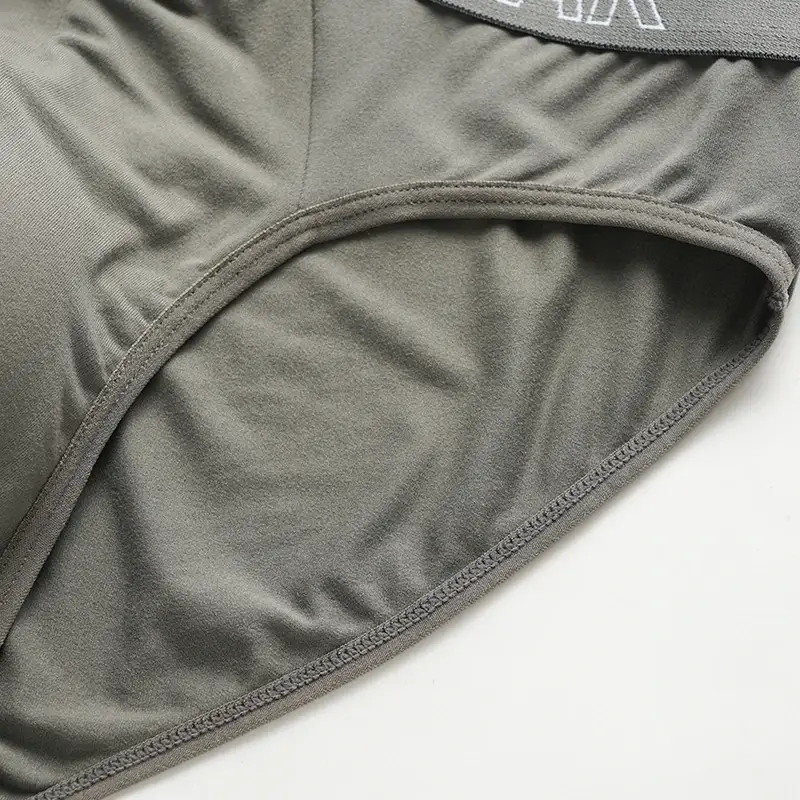 Men's Fashionable Letter-Printed Underwear Mid-Waist High Elasticity Breathable Comfortable Seamless Briefs