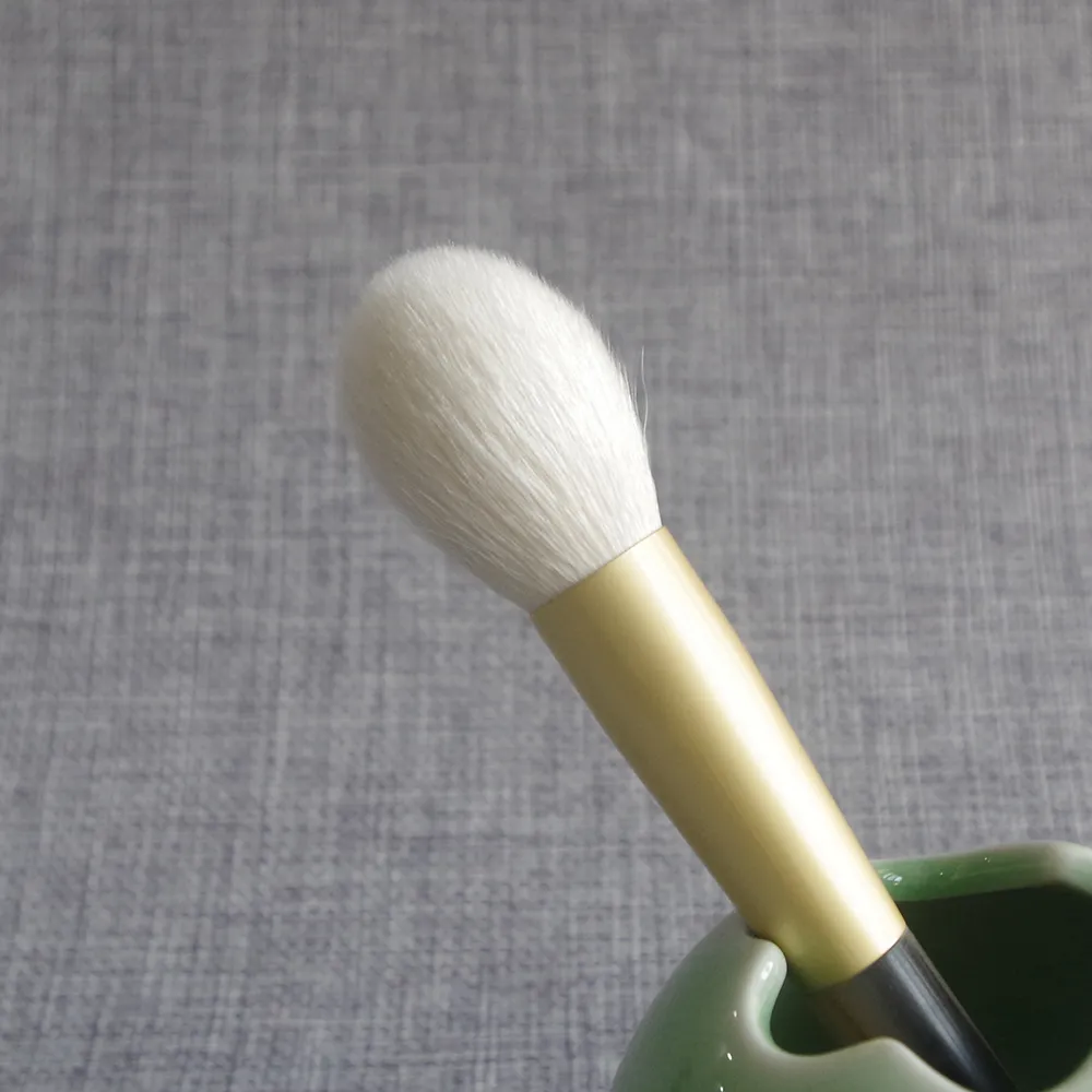 Kuas Highlighter Meruncing Gagang Tanduk Sapi DL101 Kuas Makeup Rambut Kambing Saibikoho Lembut Kuas Rias Buatan Tangan Profesional