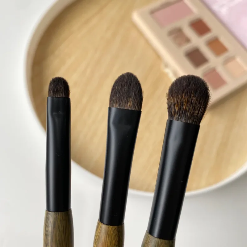 Kuas Rias Buatan Tangan Profesional 1 Buah Kuas Pencampur Eye Shadow Rambut Kambing Tupai Lembut Kuas Rias Gagang Kayu Cendana Hijau — image 5