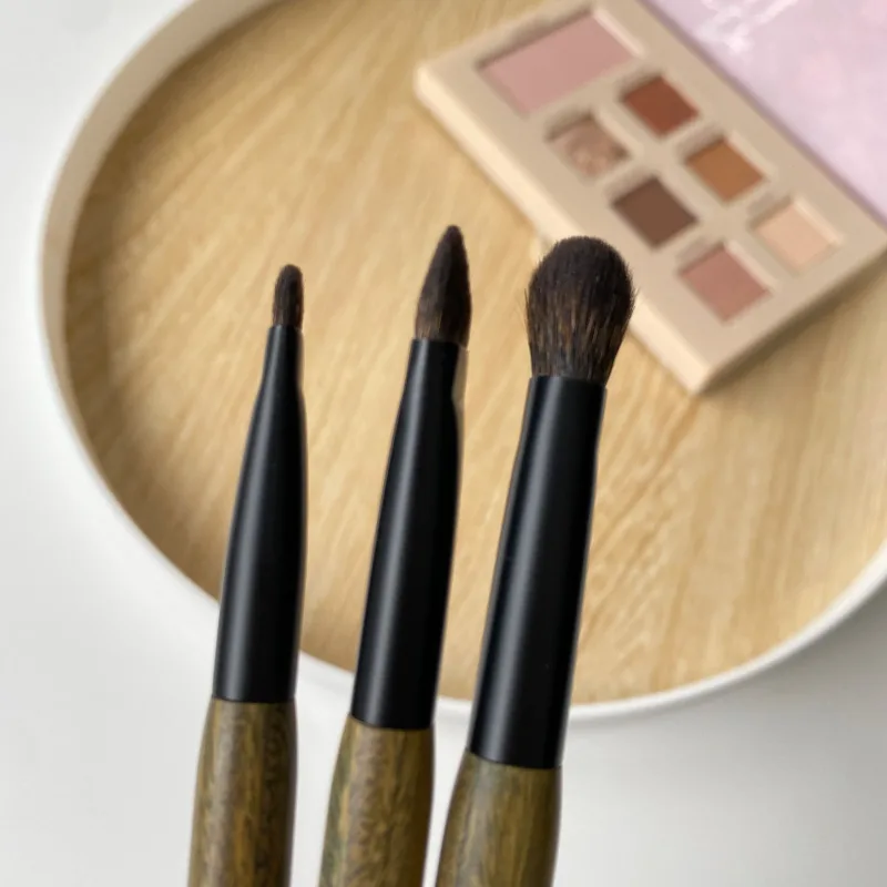 Kuas Rias Buatan Tangan Profesional 1 Buah Kuas Pencampur Eye Shadow Rambut Kambing Tupai Lembut Kuas Rias Gagang Kayu Cendana Hijau — image 6