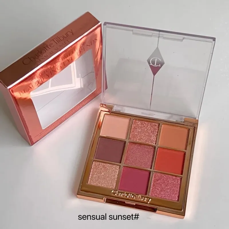 Charlotte Tilbury Cosmetics Flawless Liquid Highlighter Ενυδατώνει την επιδερμίδα Πολυτελής Παλέτα Σατέν-ματ Shimmer Μεταλλικά φινιρίσματα