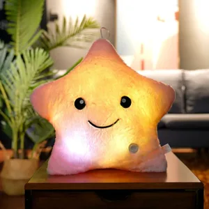 LED Electronic Star Pehmolelu Pehmeä Vauvan Lasten Lelut LED Star Nukkelelu Kodinsisustus Star Soft Star Tyyny