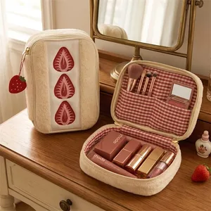 Tas Peralatan Kosmetik Sandwich Stroberi Tas Penyimpanan Lipstik Kuas Rias Kapasitas Besar Organizer Kosmetik Multifungsi
