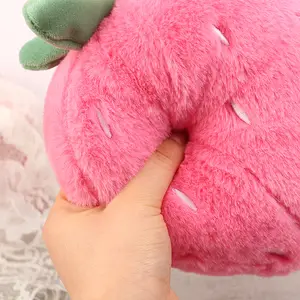 Mainan Bantal Stroberi Super Lembut Kreatif Ringan Boneka Bantal Stroberi Lucu Ornamen Boneka Dekoratif Rumah untuk Hadiah Anak Perempuan