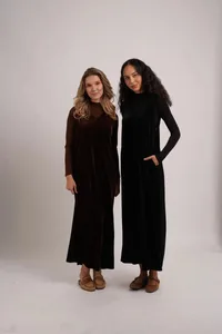 AS AW26 Fløjlstrøjekjole med sidelommer + jersey basic mockneck