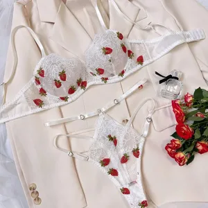 Pakaian Dalam Perspektif Bordir Stroberi Gadis Seksi dengan Cincin Baja Celana Bra Setelan Pakaian Eksotis Transparan Manis Wanita